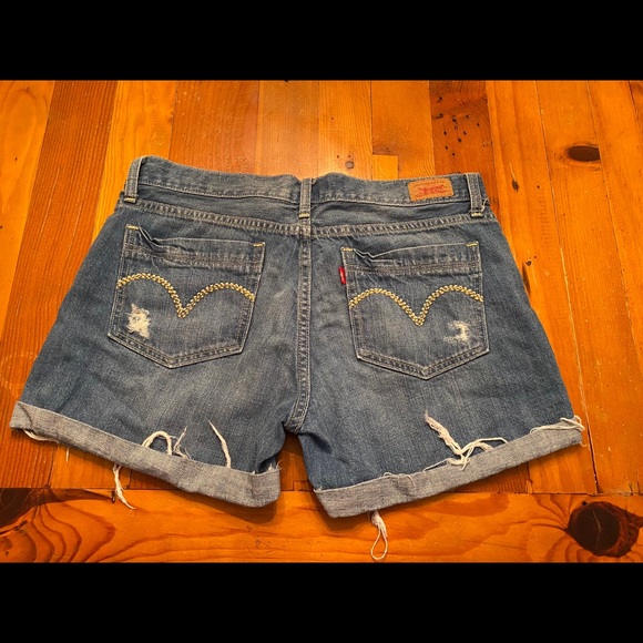 🦄 SALE~ EUC Levi’s Shorts—Juniors🦄 - Picture 2 of 3